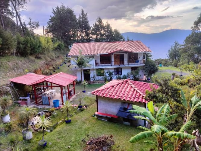 Finca en venta en Santa Elena, Medellín, 400 m² · foto 4 de 24