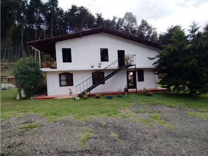 Finca en venta en Santa Elena, Medellín, 400 m² · foto 11 de 24
