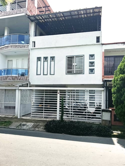 Casa de 5 alcobas en venta en Ciudad 2000, Cali, 201 m² · foto 2 de 20