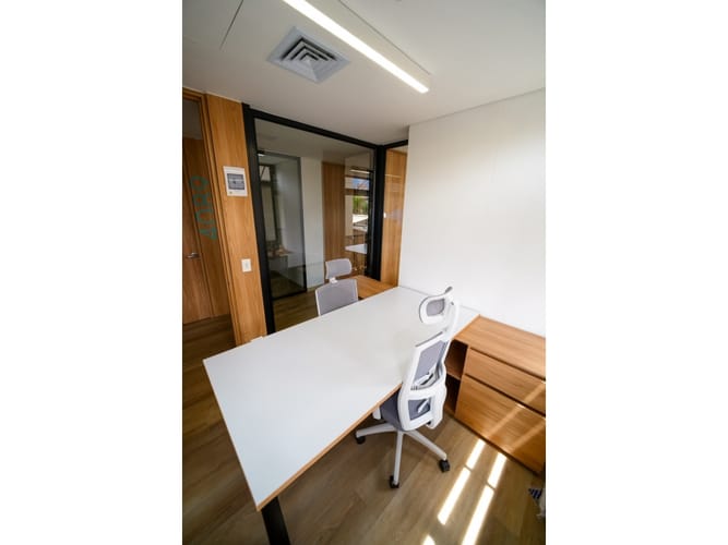 Oficina en arriendo en La Candelaria, Medellín, 8 m² · foto 2 de 24