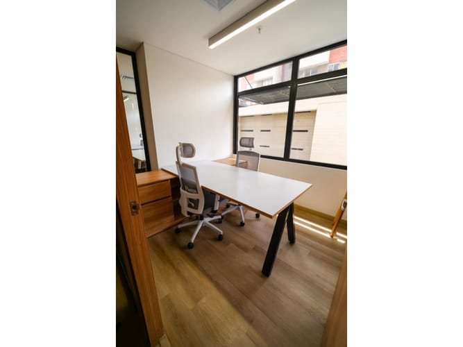 Oficina en arriendo en La Candelaria, Medellín, 8 m² · foto 3 de 24