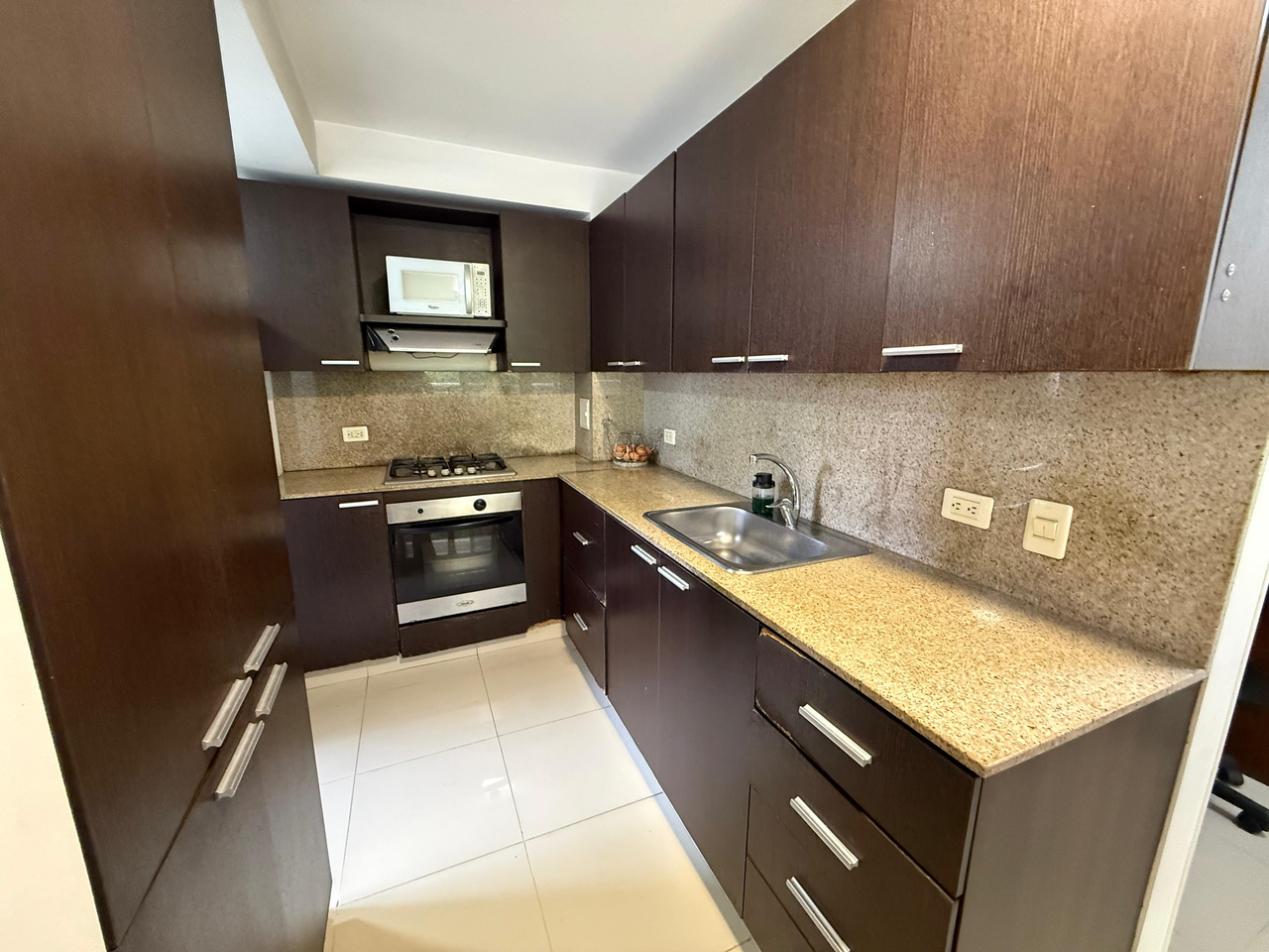 Apartamento en venta en Menga, Cali · foto 3 de 12
