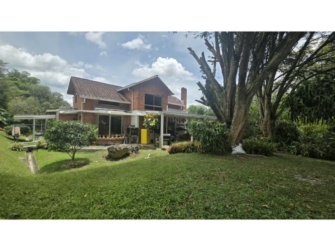 Casa de 5 alcobas en venta en Escobero, Envigado, 400 m² · foto 2 de 24