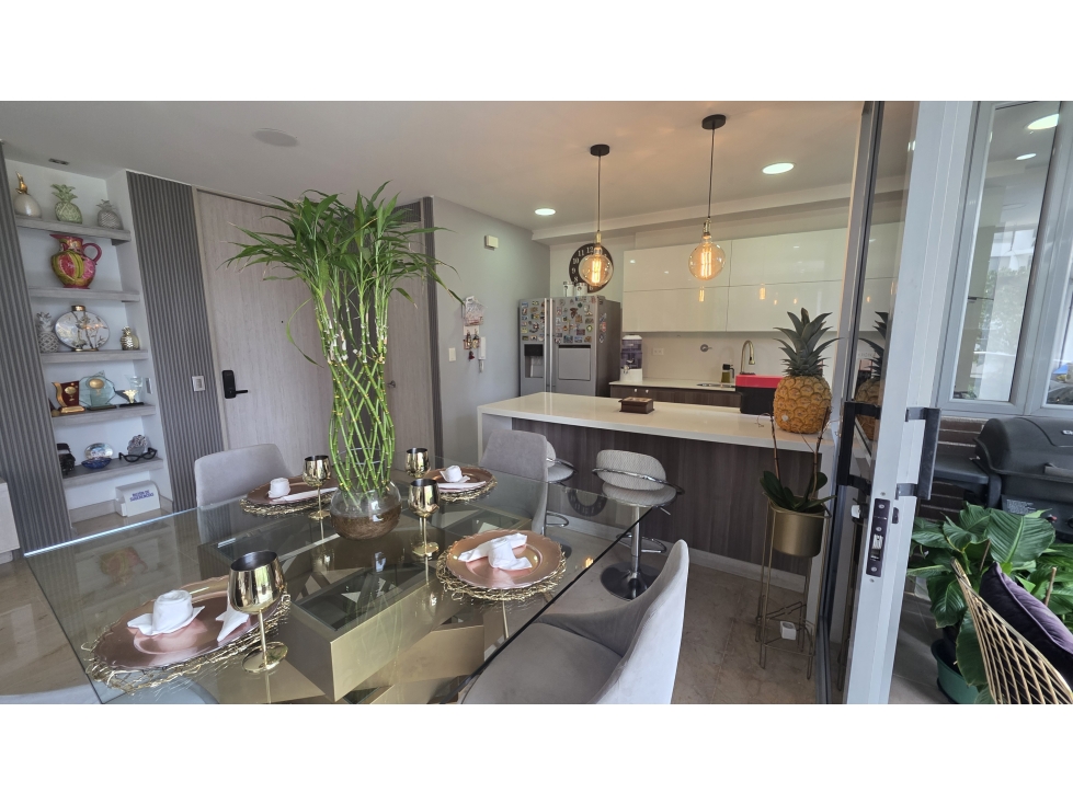 Apartamento en arriendo en El Poblado, Medellín · foto 3 de 24