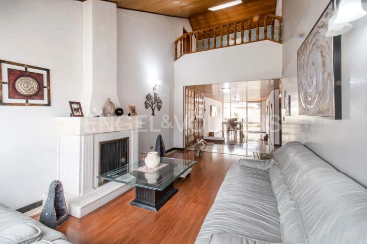 Casa de 5 alcobas en venta en Colina Campestre, Bogotá, 243 m² · foto 2 de 21