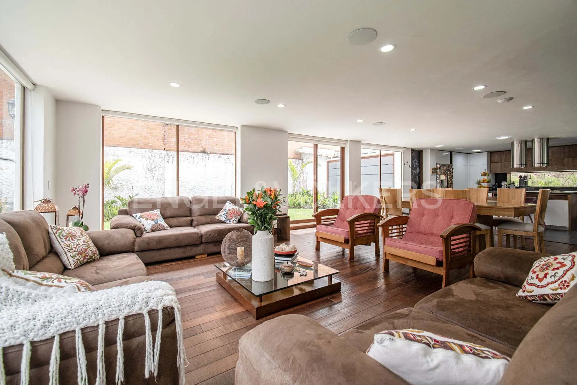 Casa en venta en Bosque De Pinos, Bogotá · foto 2 de 24