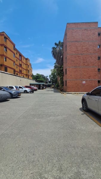 Apartamento en venta en Santa Monica Popular, Cali · foto 2 de 19