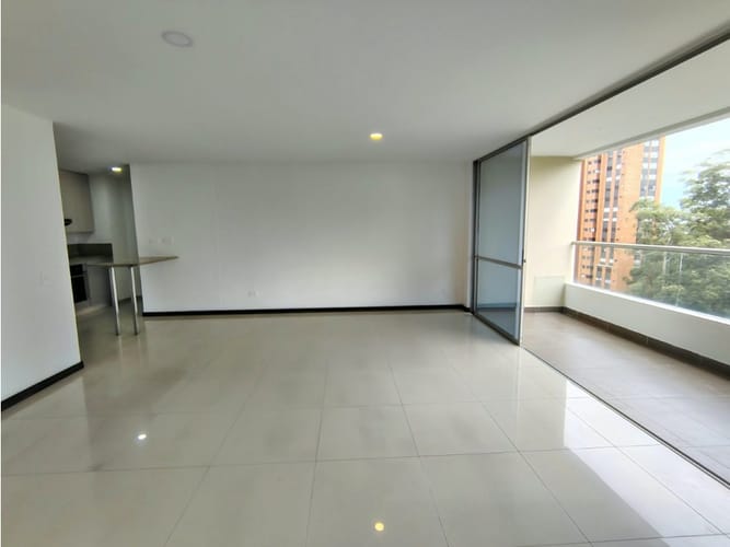 Apartamento de 3 alcobas en arriendo en Los Balsos, Medellín, 105 m² · foto 2 de 20