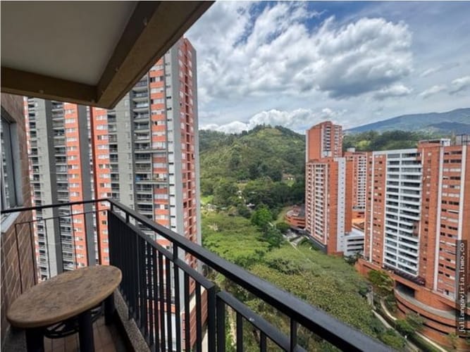 Apartamento de 2 alcobas en venta en Cañaveralejo, Sabaneta, 62 m² · foto 2 de 24