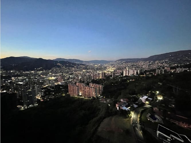 Apartamento de 4 alcobas en venta en Las Lomitas, Sabaneta, 172 m² · foto 5 de 24