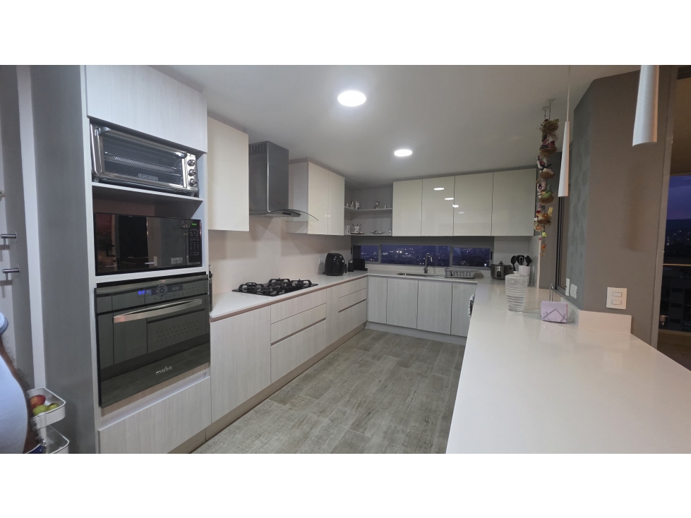 Apartamento en venta en Loma De Las Brujas, Envigado · foto 10 de 24
