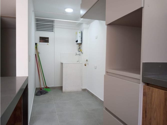 Apartamento de 2 alcobas en venta en Las Antillas, Envigado, 61 m² · foto 3 de 11