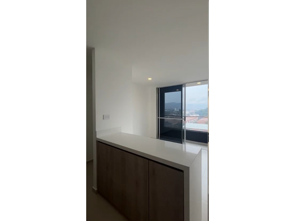 Apartamento en venta en Zona Industrial No. 1, Itagüí · foto 4 de 24
