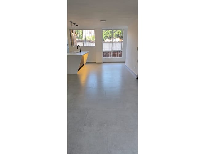 Apartamento de 3 alcobas en venta en Laureles, Medellín, 92 m² · foto 3 de 17