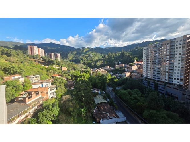 Apartamento en venta en Camino Verde, Medellín · foto 2 de 24
