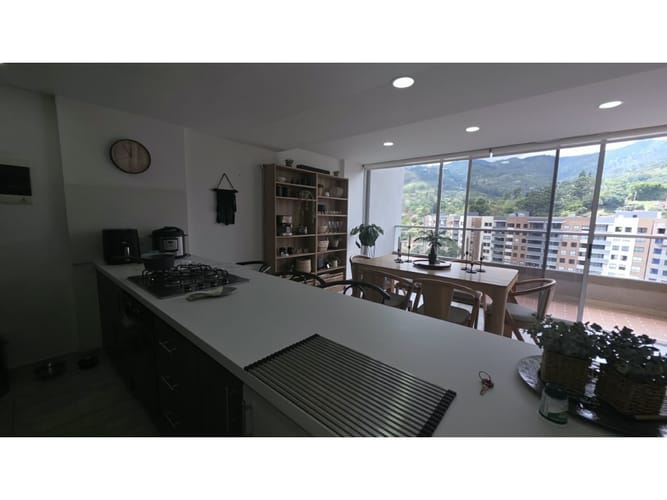 Apartamento de 4 alcobas en venta en El Chingui, Envigado, 137 m² · foto 3 de 24