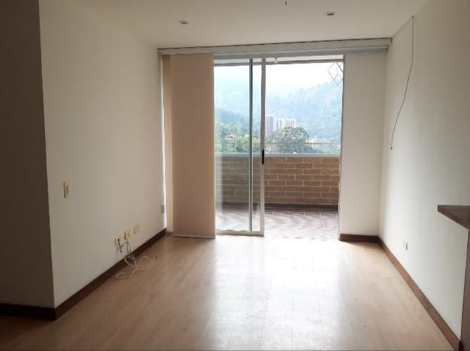 Apartamento de 3 alcobas en venta en Camino Verde, Envigado, 76 m² · foto 2 de 24