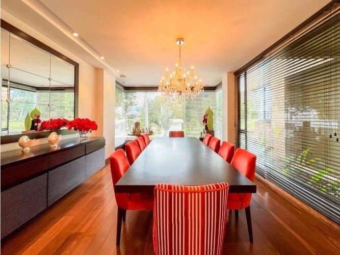 Casa de 5 alcobas en venta en Usaquen, Bogotá, 889 m² · foto 3 de 18