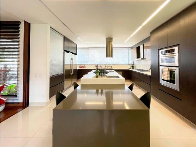 Casa de 5 alcobas en venta en Usaquen, Bogotá, 889 m² · foto 5 de 18