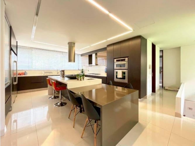 Casa de 5 alcobas en venta en Usaquen, Bogotá, 889 m² · foto 9 de 18