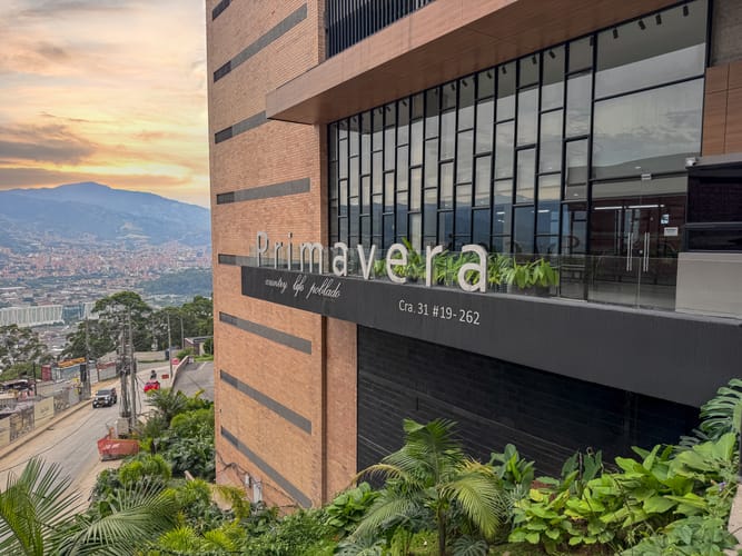 Local en venta en Buenos Aires, Medellín, 231 m² · foto 2 de 10