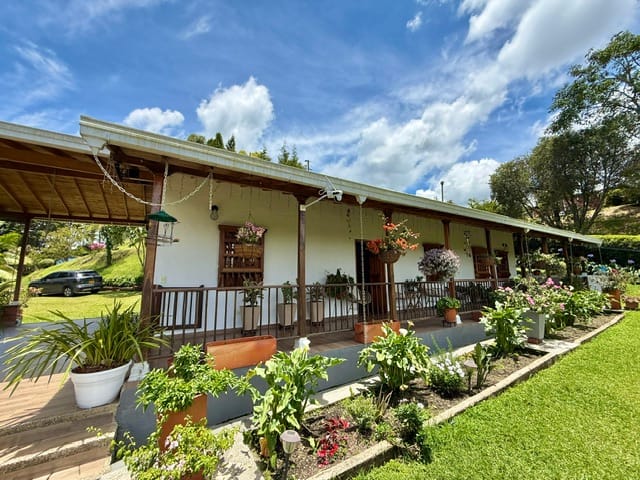 Finca en venta en La Clara, Guarne, 230 m² · foto 2 de 19