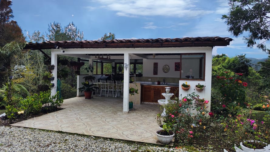 Casa de 3 alcobas en venta en El Retiro, 232 m² · foto 2 de 24