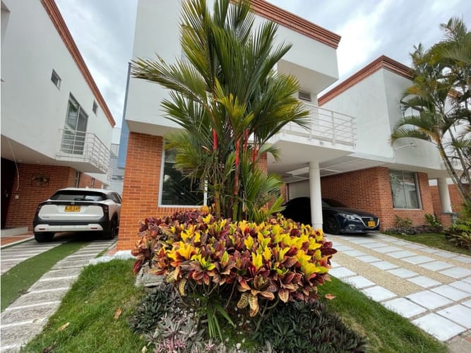 Casa de 4 alcobas en venta en Ub. San Francisco, Ibagué, 220 m² · foto 2 de 24