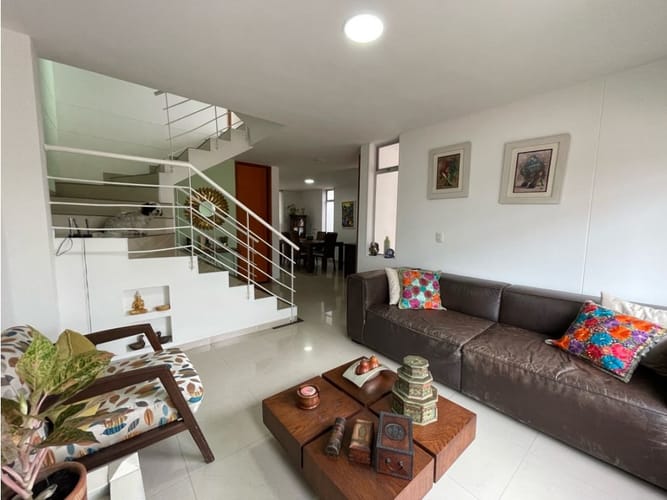 Casa de 4 alcobas en venta en Ub. San Francisco, Ibagué, 220 m² · foto 4 de 24