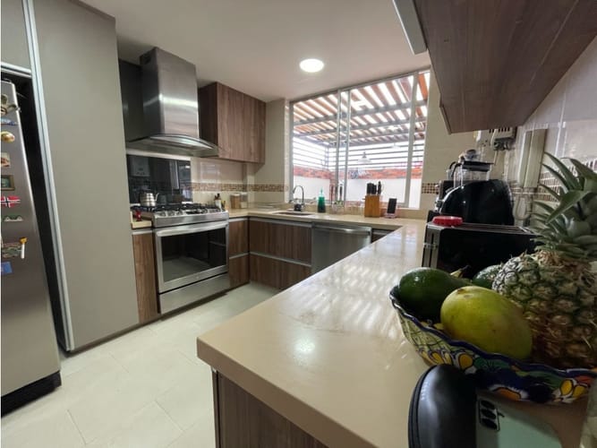 Casa de 4 alcobas en venta en Ub. San Francisco, Ibagué, 220 m² · foto 9 de 24