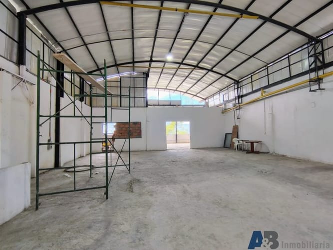 Bodega en arriendo en El Convento, Copacabana, 200 m² · foto 2 de 6