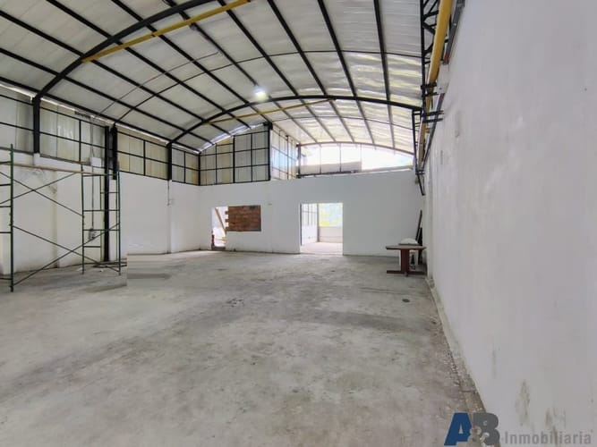Bodega en arriendo en El Convento, Copacabana, 200 m² · foto 3 de 6