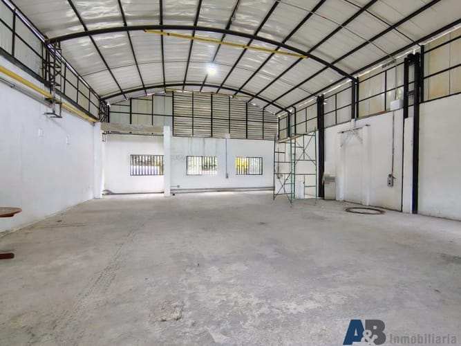 Bodega en arriendo en El Convento, Copacabana, 200 m² · foto 4 de 6