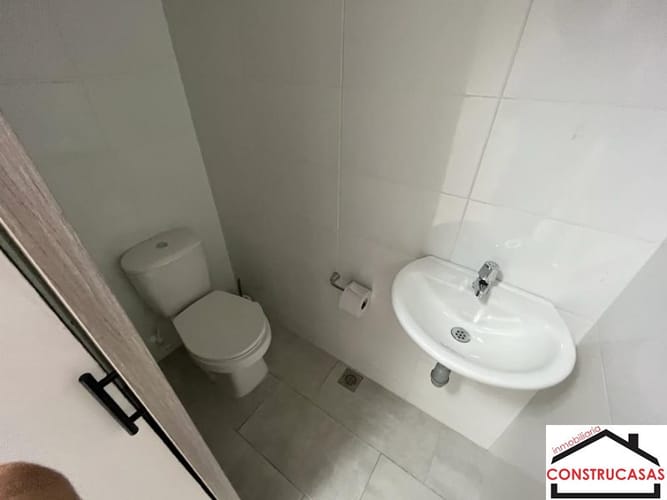 Local en arriendo en El Nogal- Los Almendros, Medellín, 30 m² · foto 8 de 11