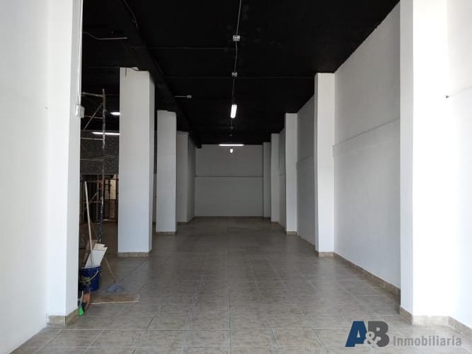 Bodega en arriendo en Campo Amor, Medellín, 1125 m² · foto 3 de 24