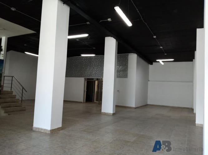 Bodega en arriendo en Campo Amor, Medellín, 1125 m² · foto 4 de 24