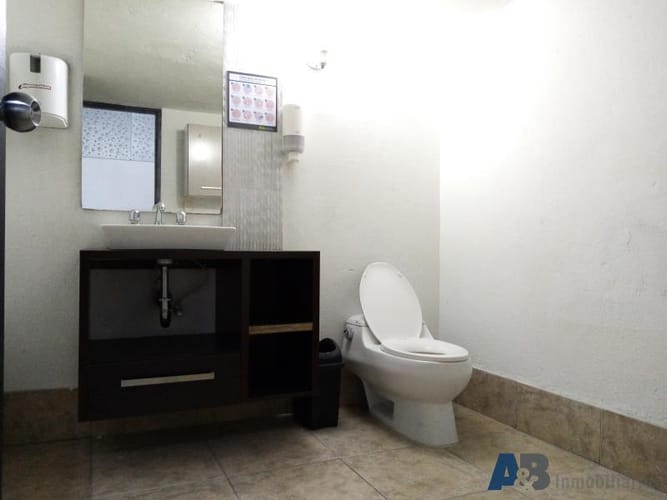 Bodega en arriendo en Campo Amor, Medellín, 1125 m² · foto 9 de 24