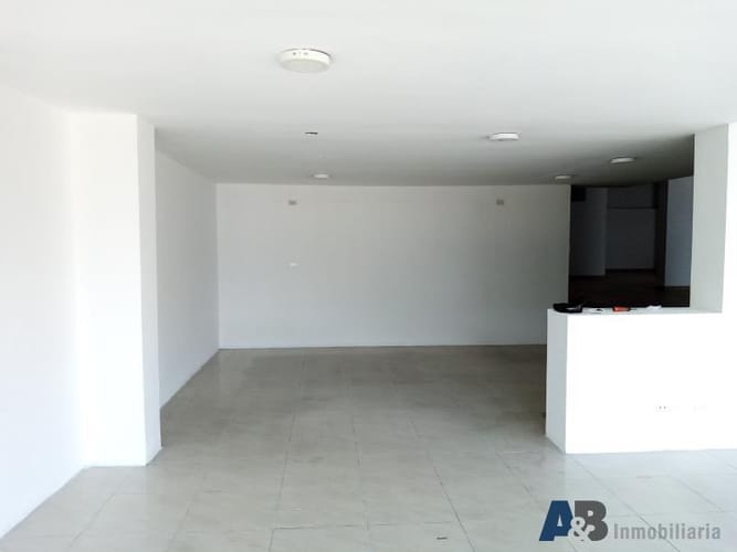 Bodega en arriendo en Campo Amor, Medellín, 1125 m² · foto 11 de 24