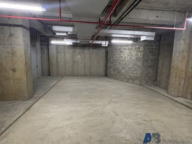 Local en arriendo en El Poblado, Medellín, 98 m² · foto 2 de 6