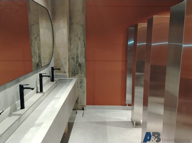 Local en arriendo en El Poblado, Medellín, 98 m² · foto 5 de 6