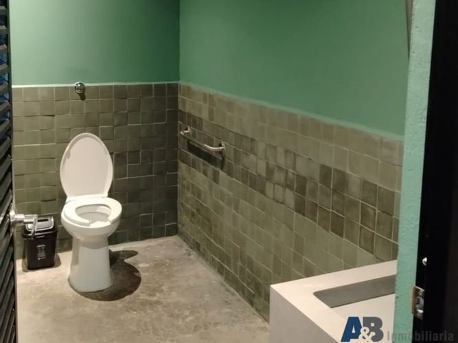 Local en arriendo en El Poblado, Medellín, 98 m² · foto 6 de 6