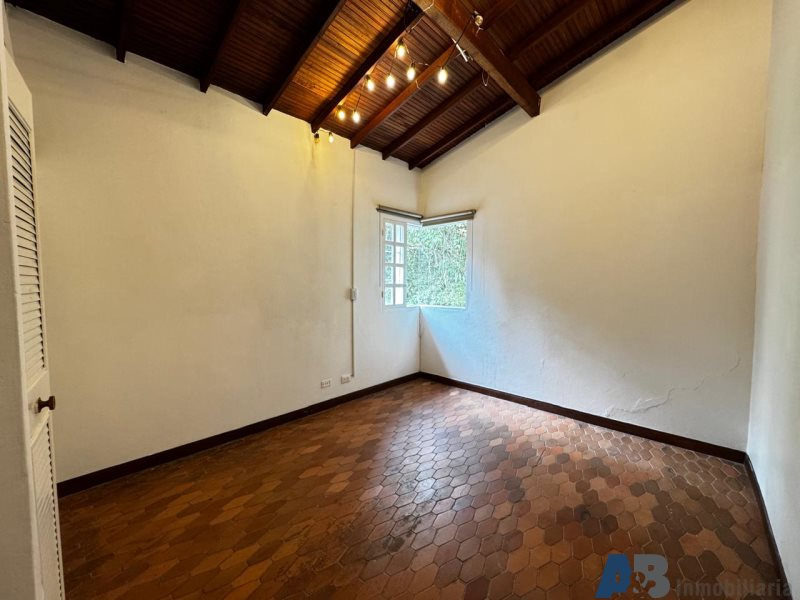 Casa en arriendo en El Poblado, Medellín · foto 2 de 22