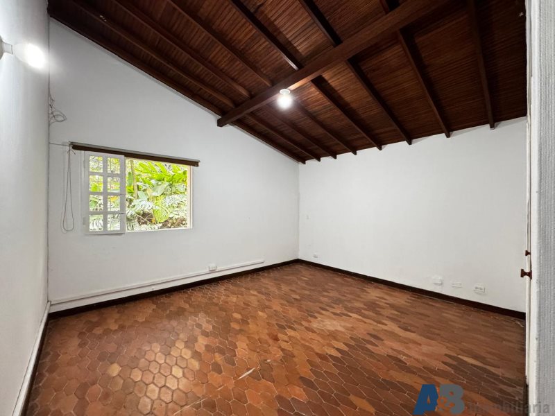 Casa en arriendo en El Poblado, Medellín · foto 3 de 22