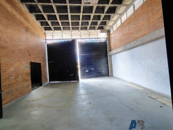 Bodega en arriendo en La Tablaza, La Estrella, 1200 m² · foto 2 de 16