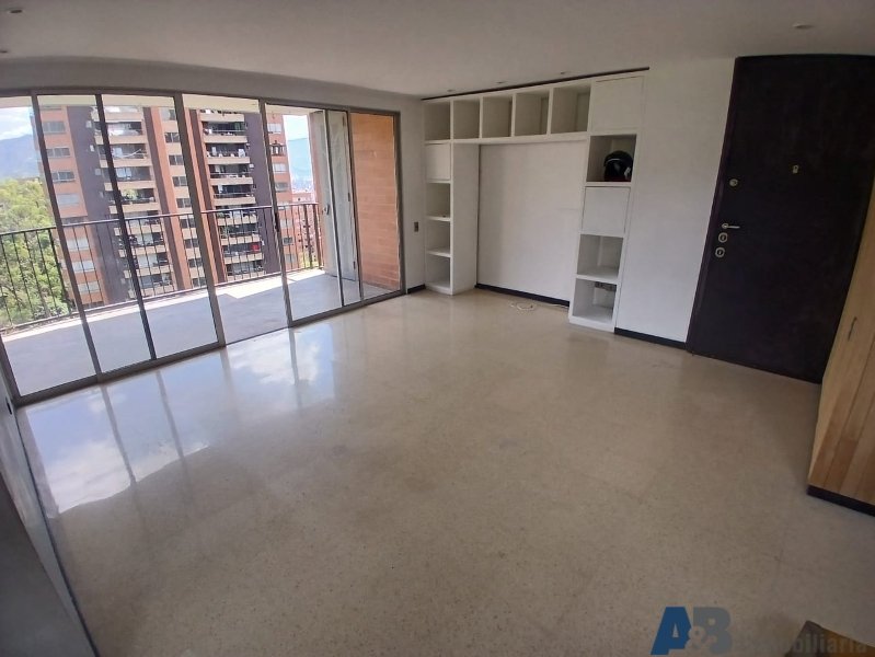 Apartamento en arriendo en El Poblado, Medellín · foto 3 de 19