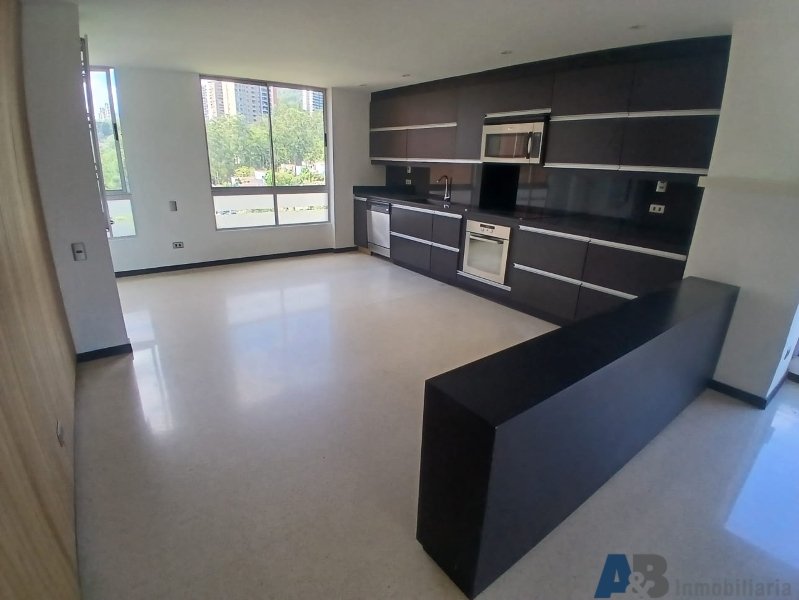Apartamento en arriendo en El Poblado, Medellín · foto 6 de 19