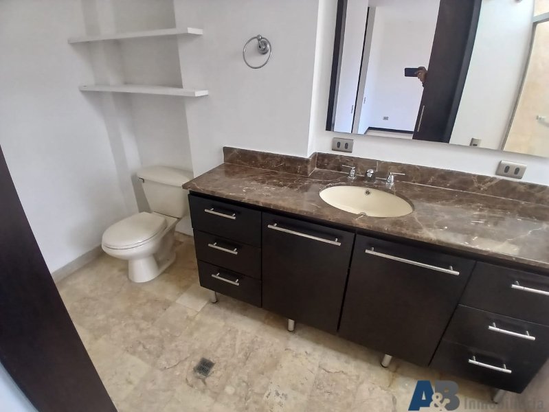 Apartamento en arriendo en El Poblado, Medellín · foto 14 de 19