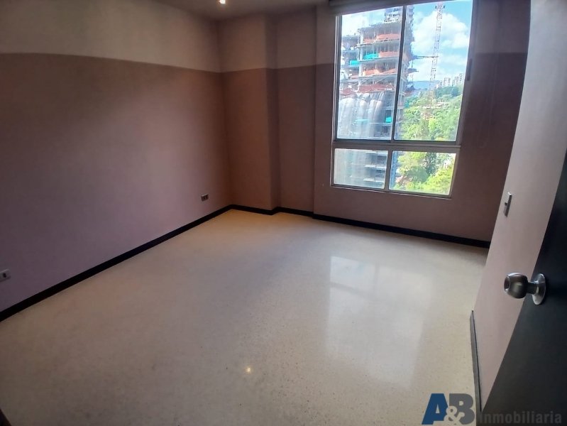 Apartamento en arriendo en El Poblado, Medellín · foto 15 de 19
