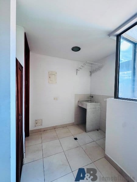 Apartamento de 4 alcobas en arriendo en El Diamante No. 2, Medellín, 150 m² · foto 4 de 22