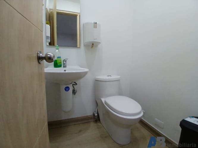 Local en arriendo en Los Naranjos, Medellín, 81 m² · foto 12 de 12